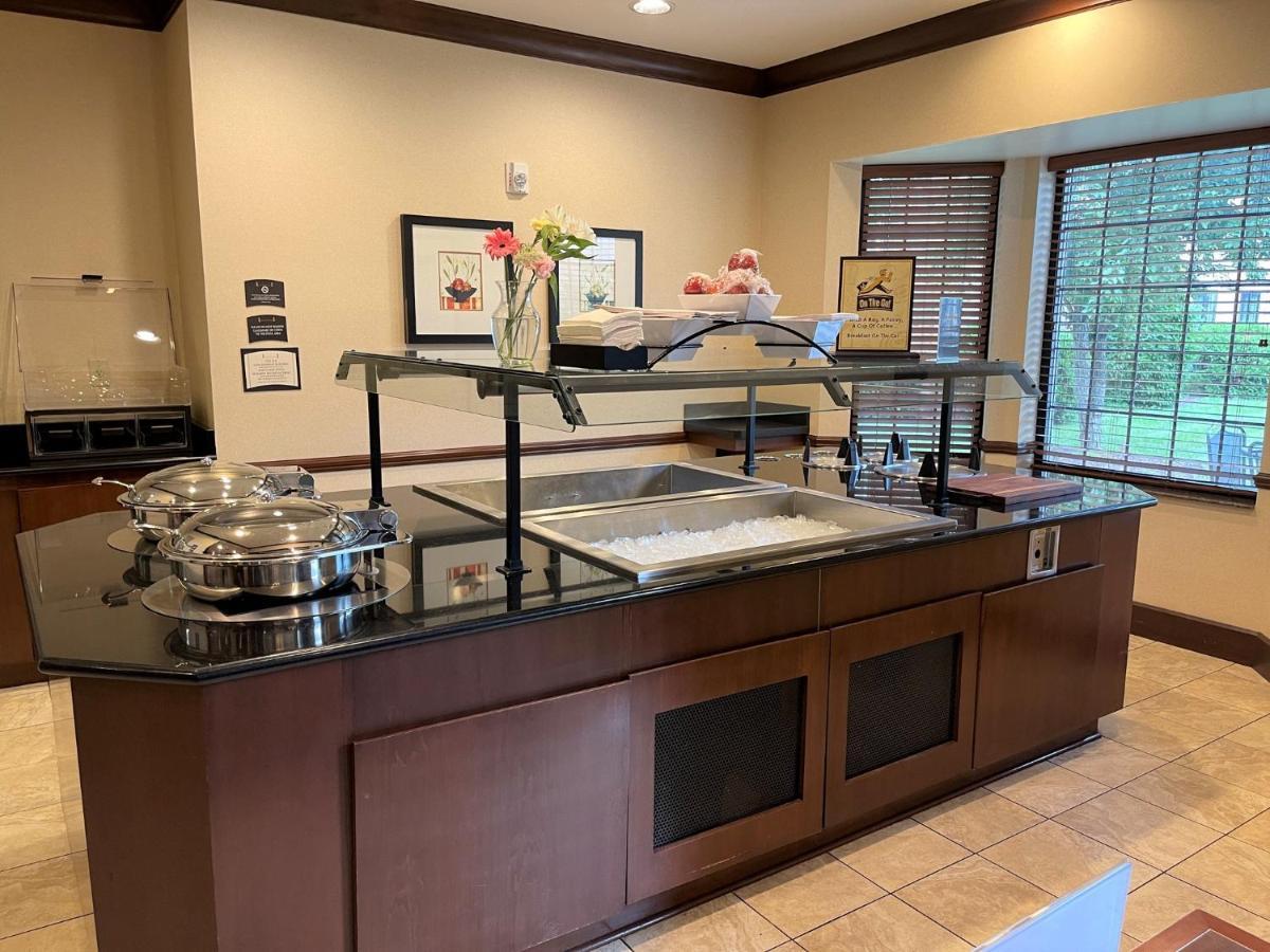 Staybridge Suites Milwaukee West-Oconomowoc By Ihg Dış mekan fotoğraf