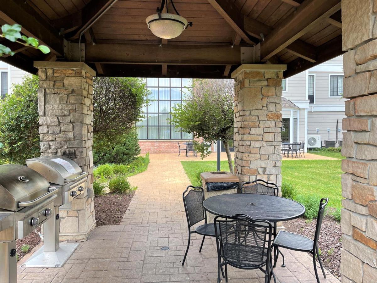 Staybridge Suites Milwaukee West-Oconomowoc By Ihg Dış mekan fotoğraf