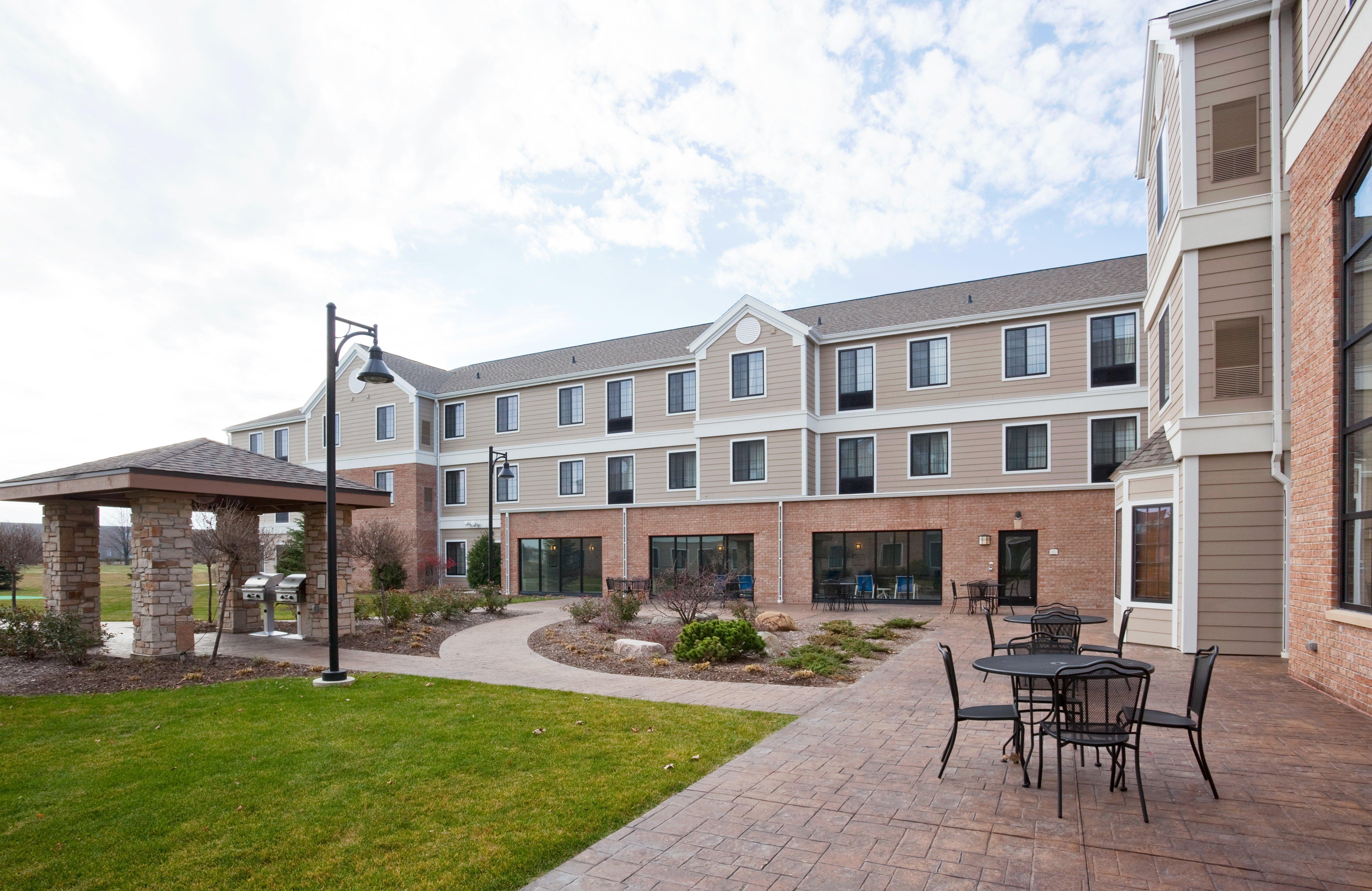 Staybridge Suites Milwaukee West-Oconomowoc By Ihg Dış mekan fotoğraf