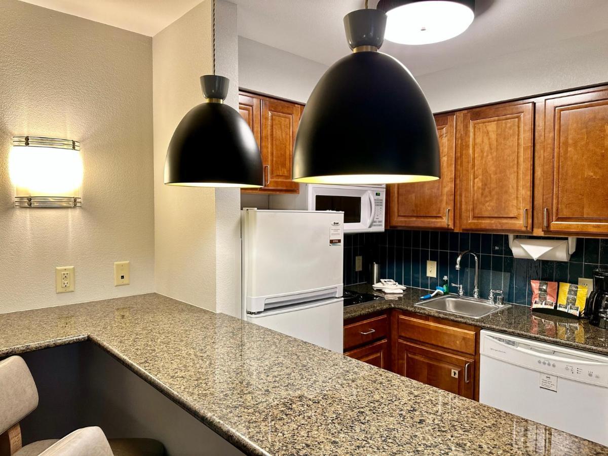 Staybridge Suites Milwaukee West-Oconomowoc By Ihg Dış mekan fotoğraf