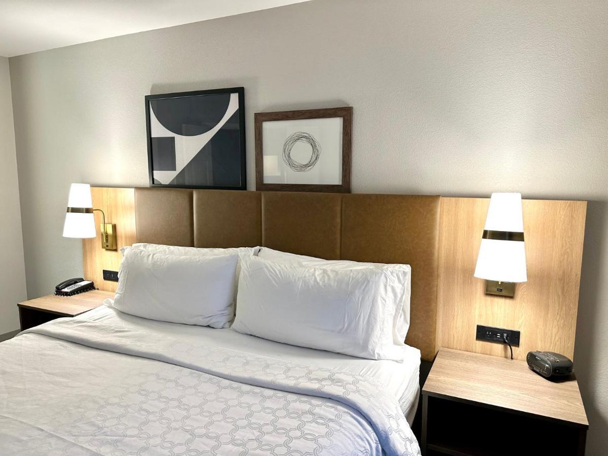 Staybridge Suites Milwaukee West-Oconomowoc By Ihg Dış mekan fotoğraf