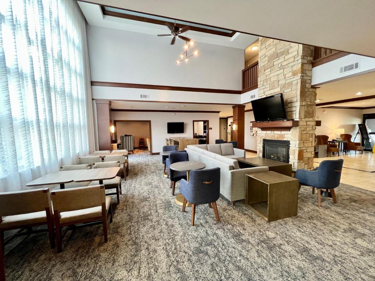 Staybridge Suites Milwaukee West-Oconomowoc By Ihg Dış mekan fotoğraf