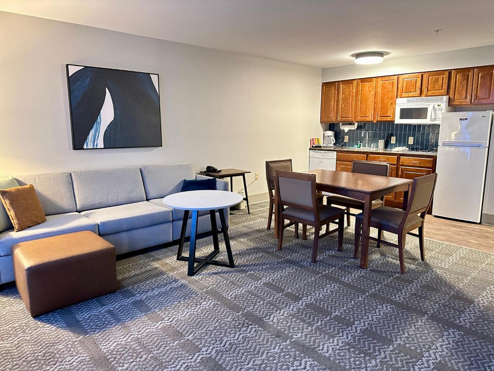 Staybridge Suites Milwaukee West-Oconomowoc By Ihg Dış mekan fotoğraf