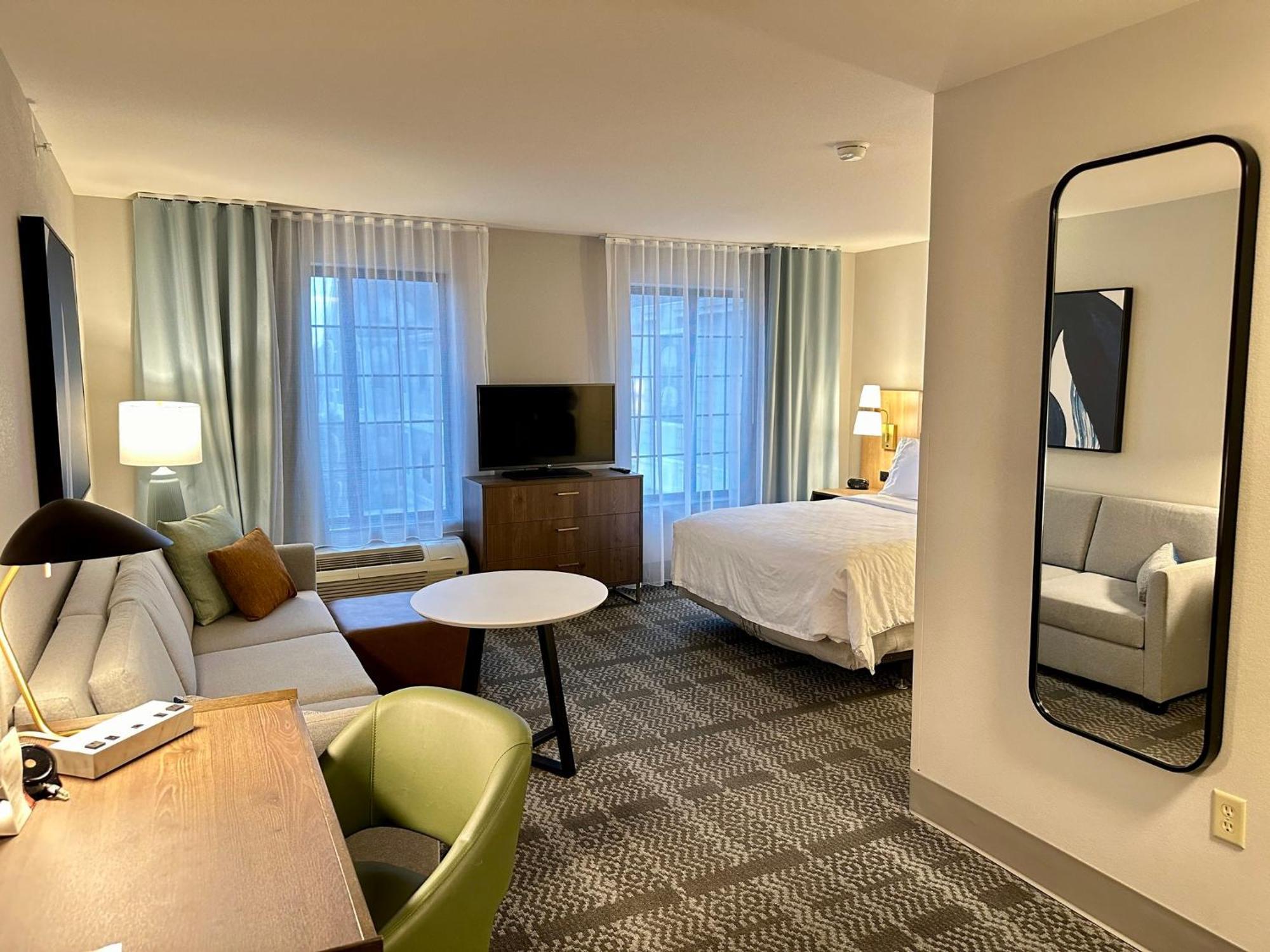 Staybridge Suites Milwaukee West-Oconomowoc By Ihg Dış mekan fotoğraf