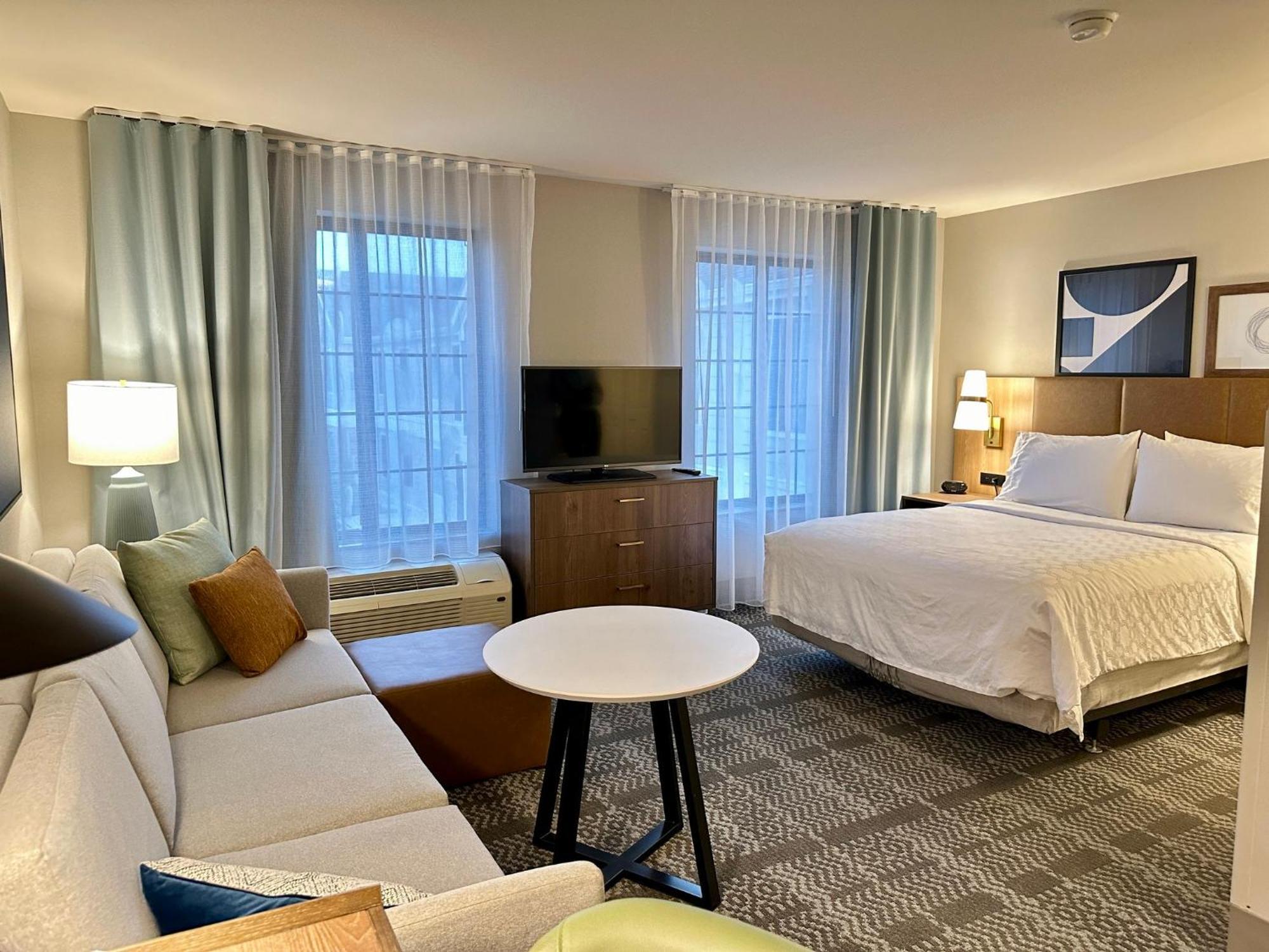 Staybridge Suites Milwaukee West-Oconomowoc By Ihg Dış mekan fotoğraf