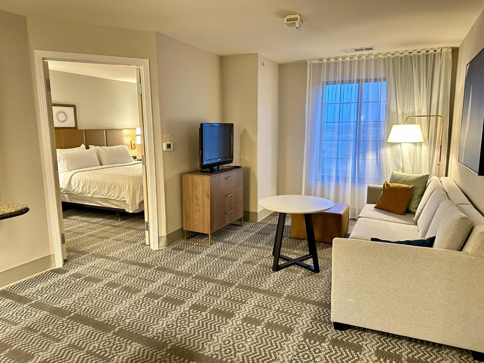 Staybridge Suites Milwaukee West-Oconomowoc By Ihg Dış mekan fotoğraf