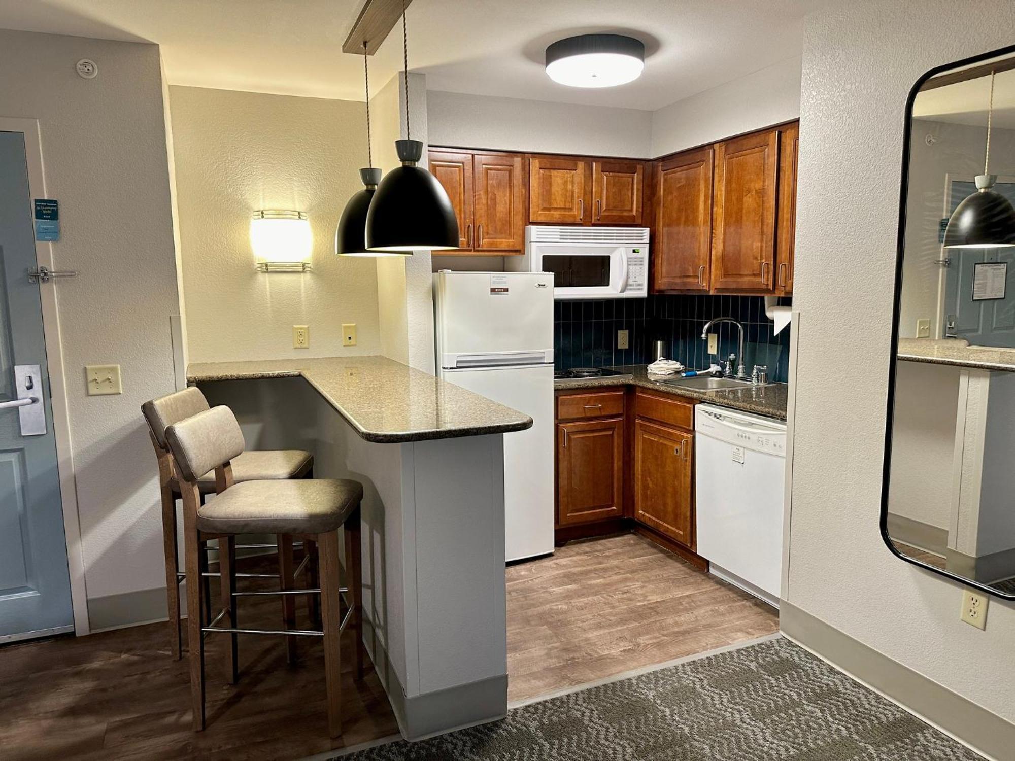 Staybridge Suites Milwaukee West-Oconomowoc By Ihg Dış mekan fotoğraf