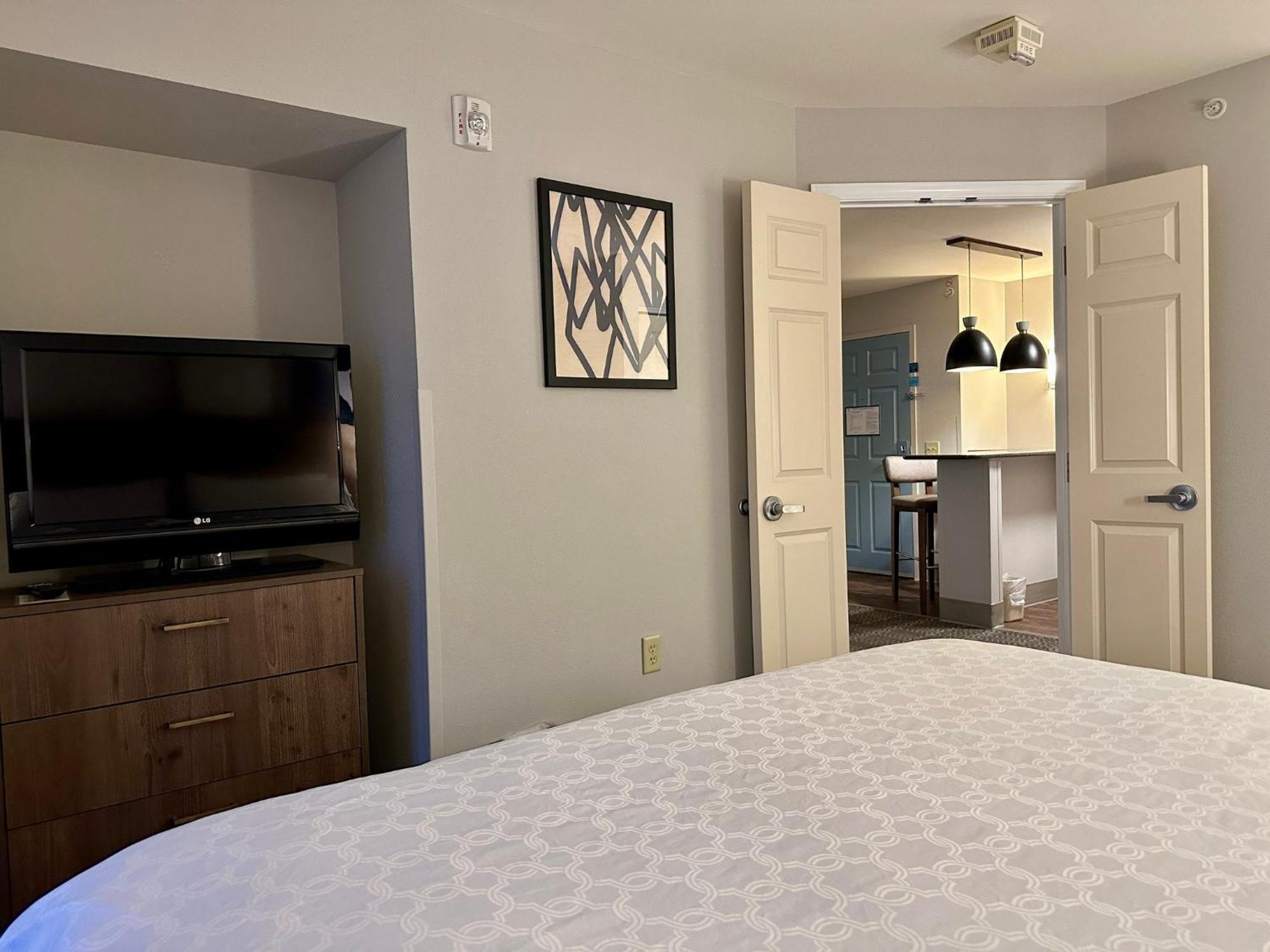 Staybridge Suites Milwaukee West-Oconomowoc By Ihg Dış mekan fotoğraf