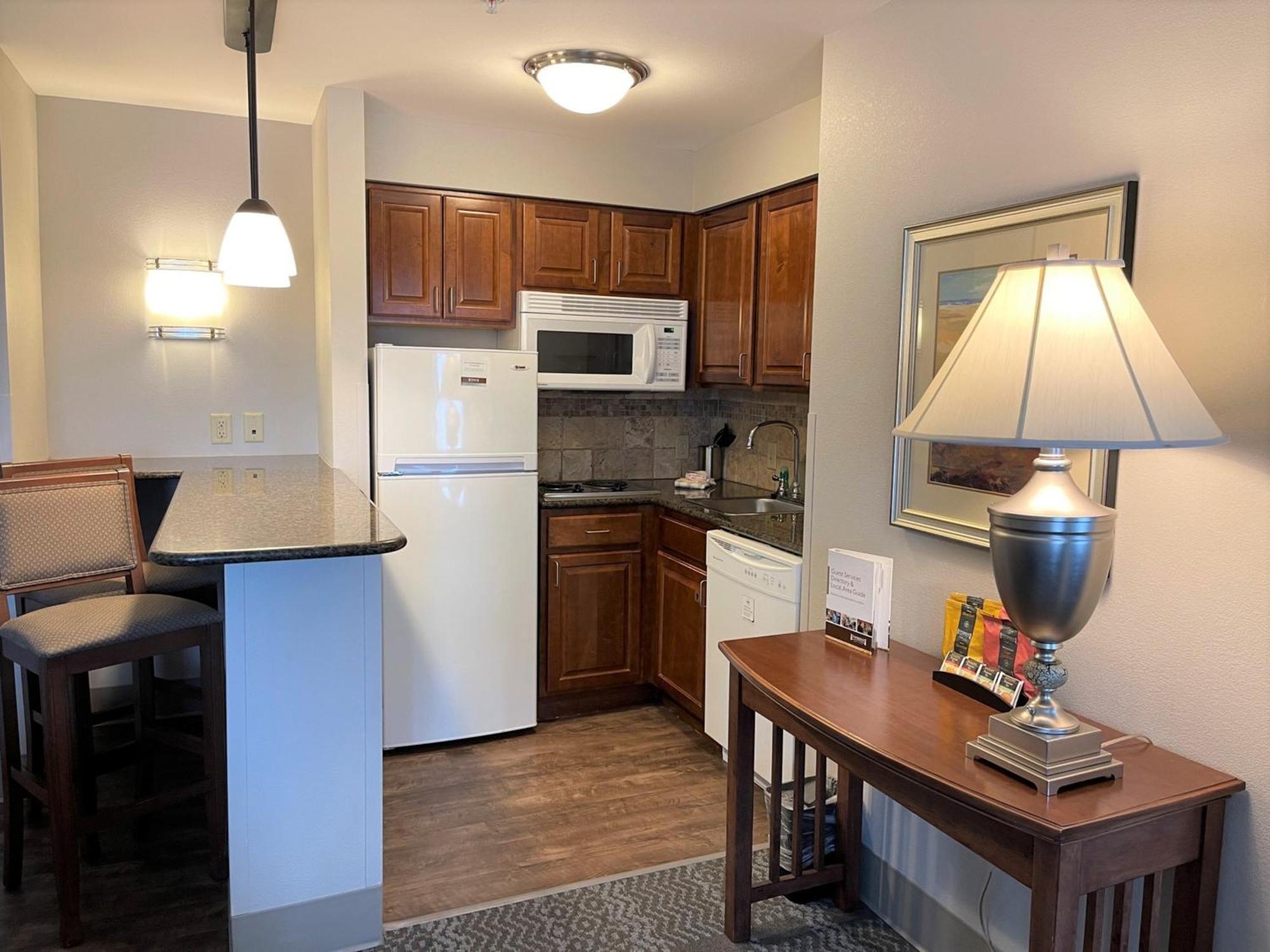 Staybridge Suites Milwaukee West-Oconomowoc By Ihg Dış mekan fotoğraf